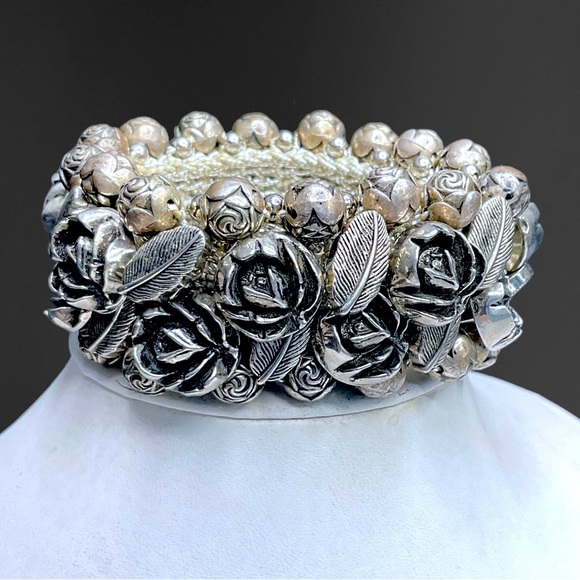 🌺SALE! Vintage Silver Rose Bracelet - Picture 6 of 13